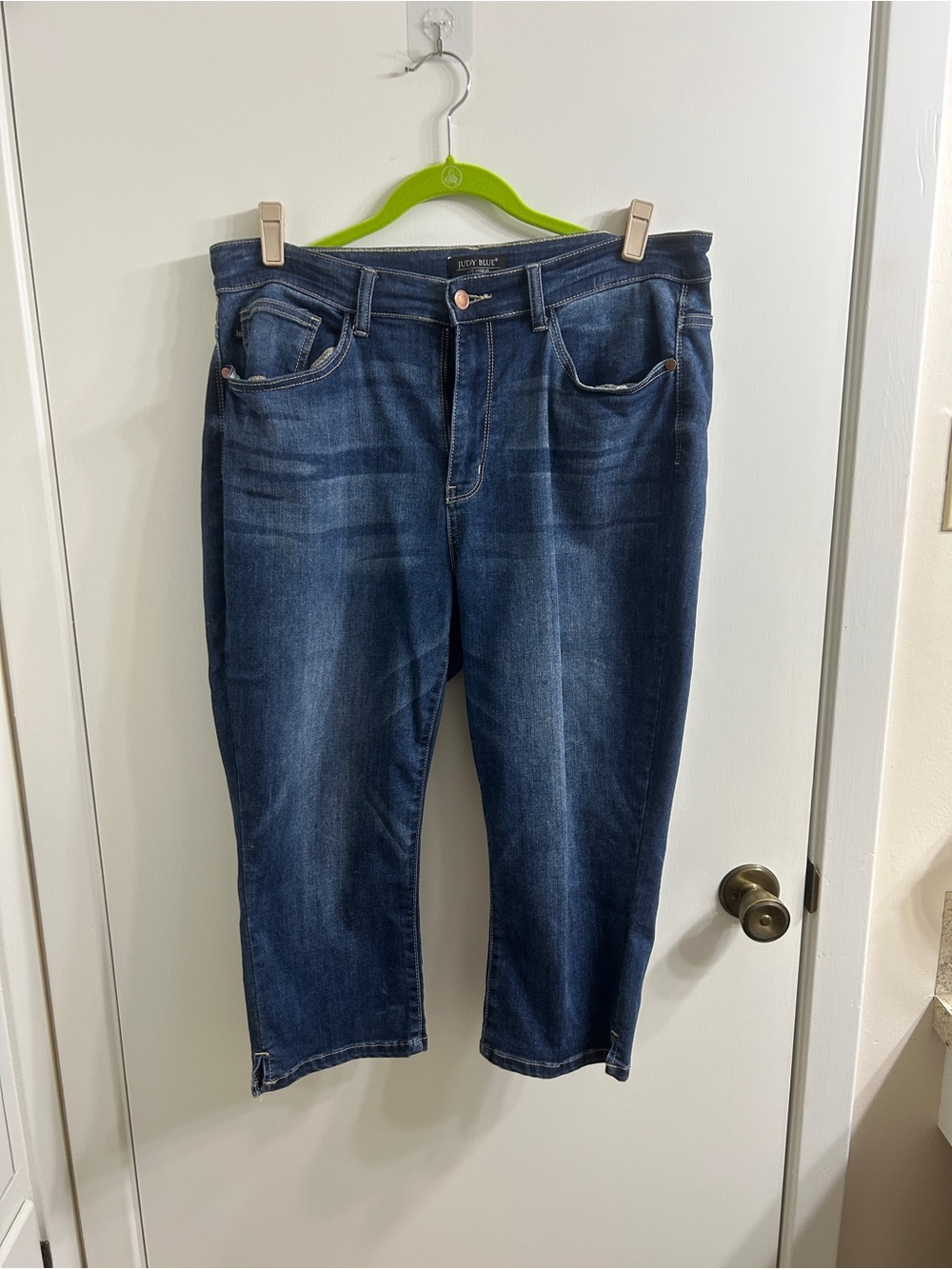 Judy Blue Classic Dark Wash Women’s Cropped Jeans
